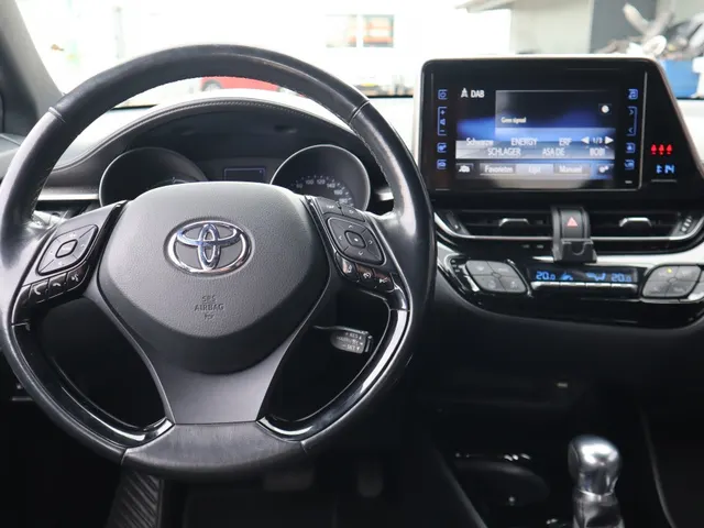 Toyota C-HR 1.8 Hybrid Style Trekhaak | All Seasonbanden | Stuur en stoelverwarming