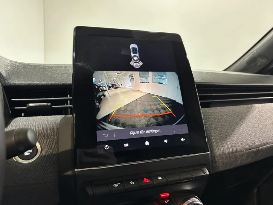 Renault Clio 90PK TCe GPF Techno | 9,3' Navi | Camera | Parkeersensoren | Cruise Control | Climate Control | Licht & Regen Sensor | Apple CarPlay/Android Auto | Full LED | Lichtmetalen Velgen |