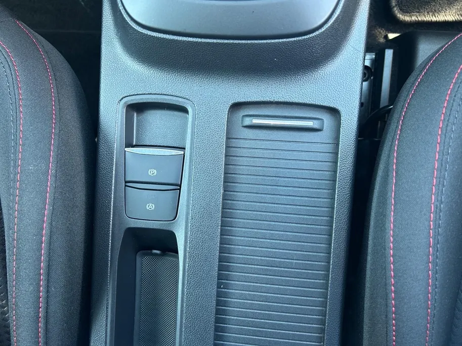 Ford Focus 1.0 EcoBoost Hybrid ST Line Stoel/stuur/voorruitverwarming | Achteruitrijcamera | Apple/Android Carplay | Parkeersensoren |