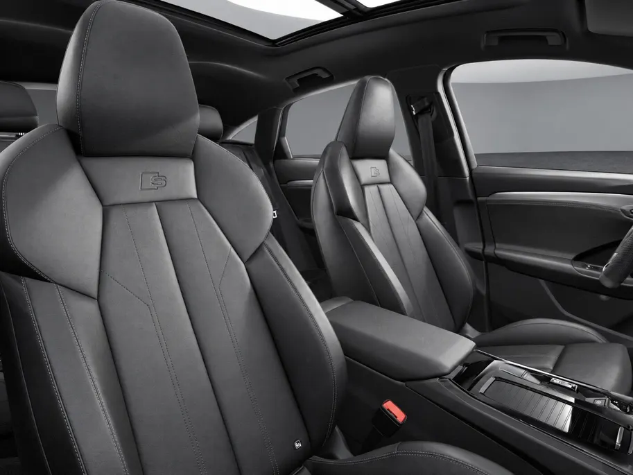 Audi Q6 e-tron Sportback S edition 83 kWh 252 PK · Glazen panoramadak · Trekhaak elek. wegklapbaar · Optiekpakket zwart