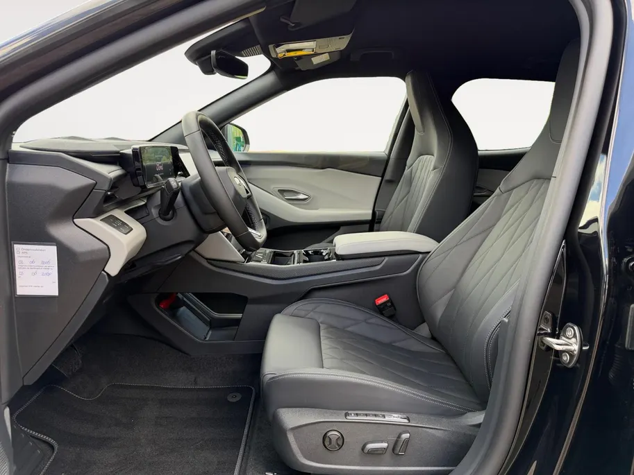 Ford Capri Premium Standard Range RWD 52 kWh | Uit Voorraad Leverbaar | €3.500,- Ready Set Ford Bonus | 374km WLTP Rijbereik | Warmtepomp | Draadloze Apple Carplay & Android Auto | B&O Premium Audio | Verwarmbare Voorstoelen | Adaptieve Cruise Control