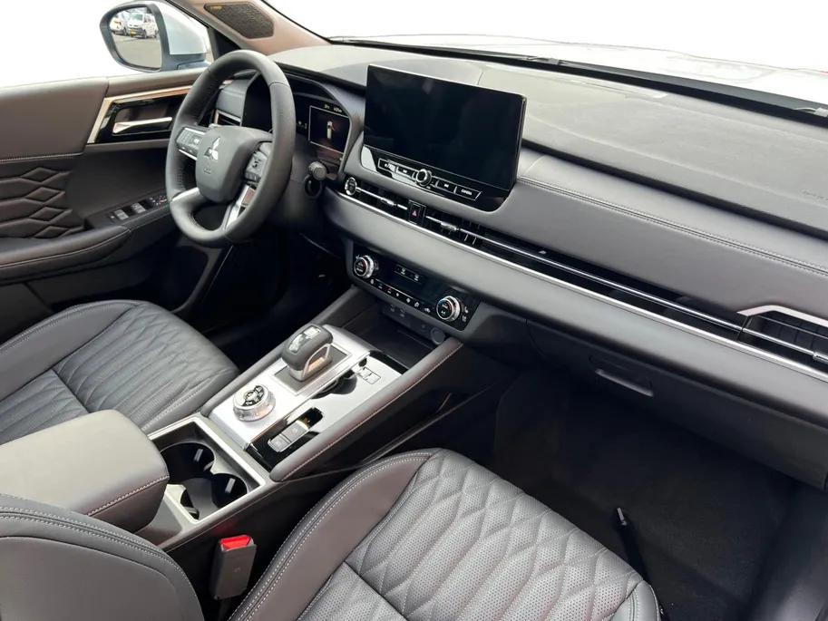 Mitsubishi Outlander 2.4 PHEV Instyle | 5.000 Euro Korting | Op=Op | 8 Jaar garantie | Snel rijden |