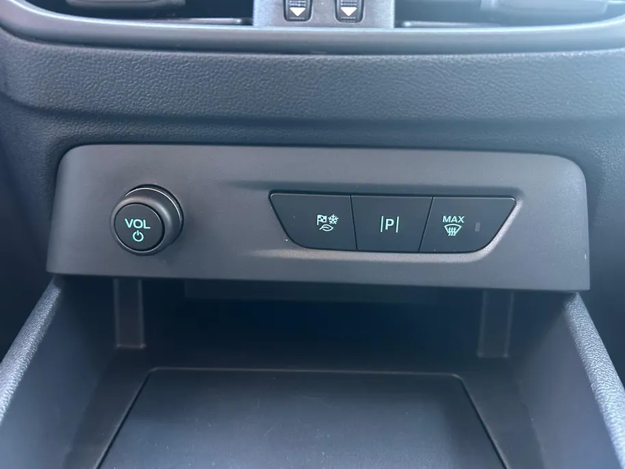 Ford E-Transit Courier Limited 44 kWh |Trehaak| Camera| Apple Carplay/Android Auto| stuurwiel verwarmd| 12 maanden Bovag Garantie|
