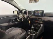 Dacia Sandero 90PK TCe Comfort | Apple CarPlay/Android Auto | Airco | Cruise Control | Full LED | Armsteun | Elektrische Ramen & Spiegels | Licht & Regen Sensor |