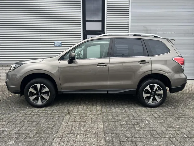 Subaru Forester 2.0 Luxury Plus Eyesight Automaat | Trekhaak | 17' LM Velgen | Climate Control | Elek. Schuif/Kantel Dak