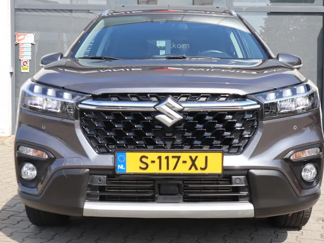 Suzuki S-Cross 1.4 BoosterJet Hybrid Select | Carplay | Trekhaak | All Seasons VERKOCHT