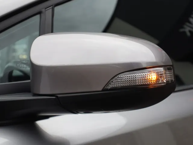 Toyota C-HR 1.8 Hybrid Style Ultimate Blindspot | Stoel en stuurverwarming | All seasons