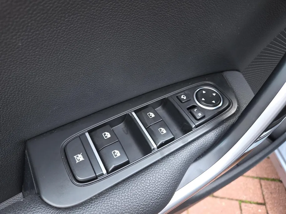 Kia Ceed Sportswagon 1.6I PHEV ExecutiveLine | Automaat | Dealer onderhouden | Panorama dak | Stoelverwarming en Ventilatie | Dodehoek Detectie | Leder | Carplay | Camera | Cruise Control Adaptief |