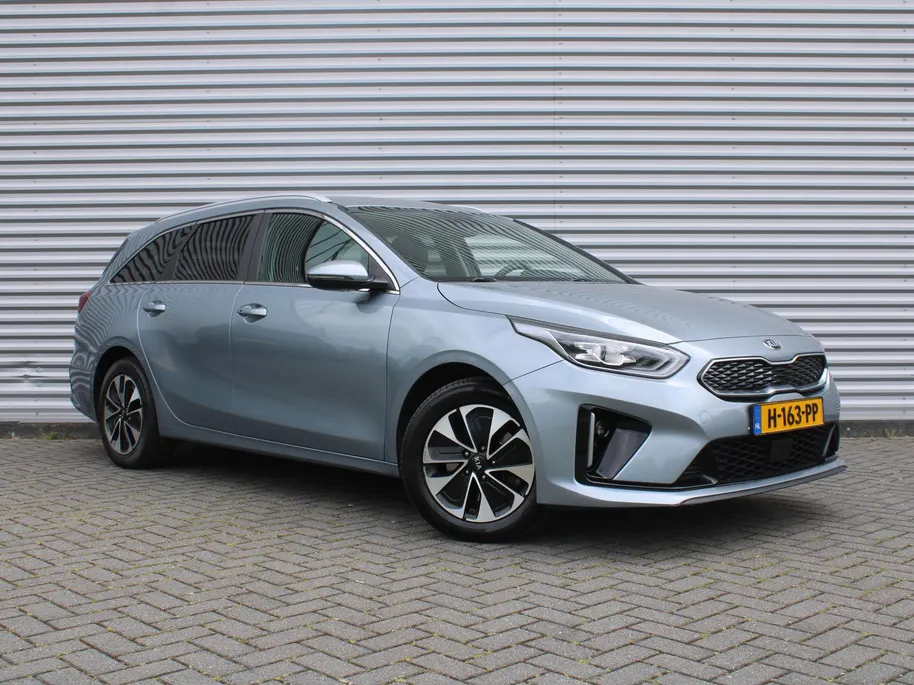 Kia Ceed Sportswagon 1.6 GDI PHEV DynamicPlusLine | Trekhaak | Stuur-/stoelverwarming | Plug-in | 16" LM | Clima | Camera | Cruise adapt. | Navi | LED |