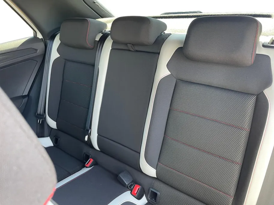 Volkswagen T-Roc 1.5 TSI Sport | AUTOMAAT | TREKHAAK | STOELVERWARMING | LM VELGEN | NAVIGATIE |