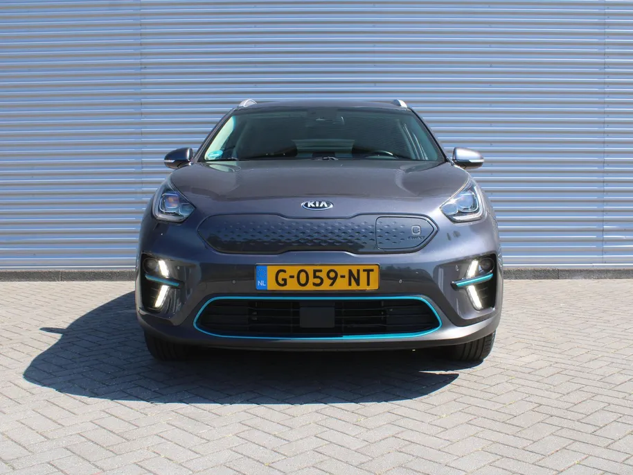 Kia e-Niro ExecutiveLine 64 kWh | Trekhaak | Warmtepomp | Stuur-/stoelverwarming + ventilatie | Leer | Camera | Stoelgeheugen | Dodehoek detectie | LED | 17' LM |