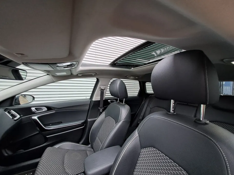 Kia Ceed Sportswagon 1.0 T-GDi ExecutiveLine Navigatie GROOT scherm | Camera | Cruise | Panorama schuif/kanteldak | Dode hoek | Apple Carplay/Android Auto | Stoel/stuur verwarming | JBL | Elektr. achterklep