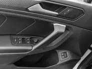 Volkswagen Tiguan 1.4 TSI eHybrid 245pk DSG R-Line Business · Camera · Inklap. Trekhaak · Dodehoeksensor · Parkeer Assistent · Stuur- & Stoelverwarming · 19'Velgen ·