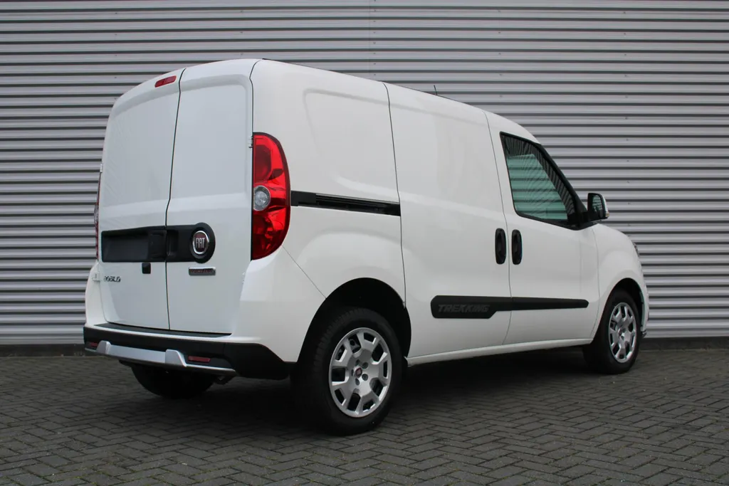Fiat Doblò Cargo 1.6 MJ L1H1 S Trekking | Nieuw | Airco | Camera | Cruise | Navi | Apple Carplay/Android Auto | 3 zits |