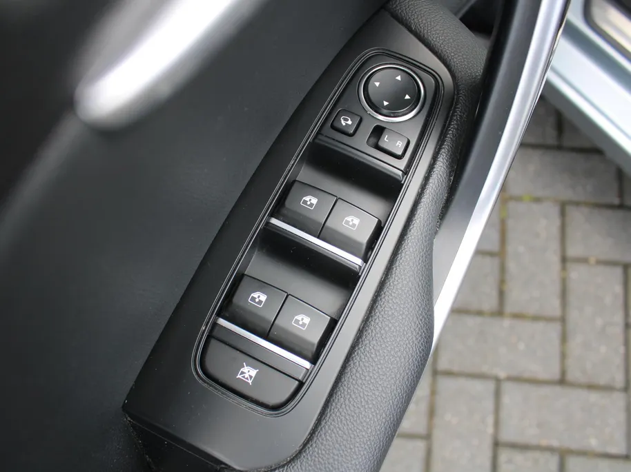 Kia Ceed Sportswagon 1.6 GDI PHEV DynamicPlusLine | Trekhaak | Stuur-/stoelverwarming | Plug-in | 16" LM | Clima | Camera | Cruise adapt. | Navi | LED |