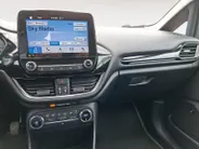 Ford Fiesta 1.0 EcoBoost Titanium | Dealeronderhouden | First edition pack | Adaptieve cruise control | Voorruitverwarming | Parkeer sensoren