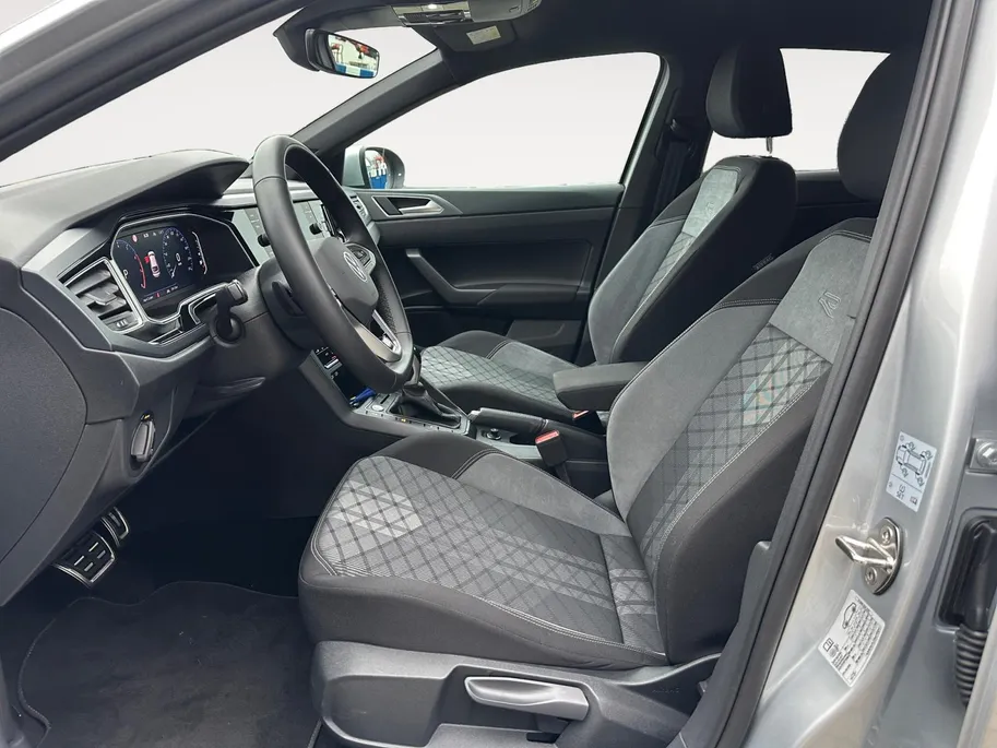 Volkswagen Taigo 1.0 TSI R-Line | Digital Cockpit | Camera | Adaptive Cruise Control | Apple CarPlay & Android Auto | LMV | Climate Control | Parkeersensoren | Verwarmde Spiegels |