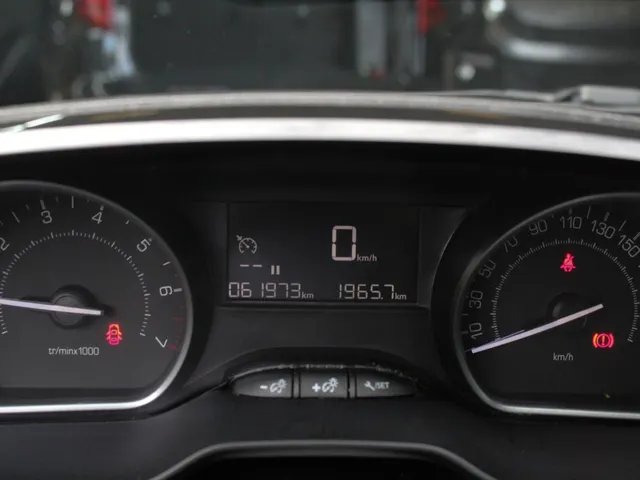 Peugeot 208 1.2 PureTech Signature | Airco | Navi | Park sens | Lm-Velgen