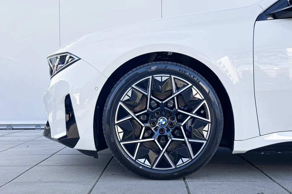 BMW i3 Sedan 50 xDrive First Edition