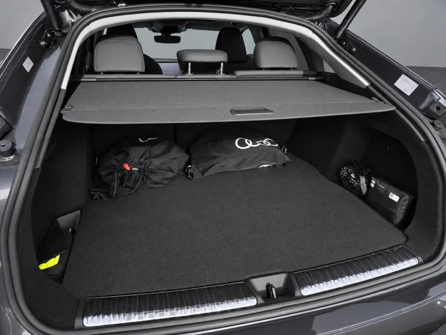 Audi Q5 Sportback e-hybrid quattro Advanced edition 299 PK · Techniekpakket plus · Panorama-glasdak · Trekhaak, elektr. wegklapbaar