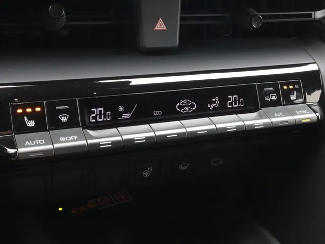 Toyota C-HR 2.0 PHEV 220 First Edition | Trekhaak | Stuur en stoelverwarming VERKOCHT