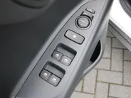 Kia Stonic 1.0 T-GDi MHEV DynamicPlusLine | Stuur-/stoelverwarming | Camera | Clima | Cruise | 16' LM | Navi | LED | Keyless |