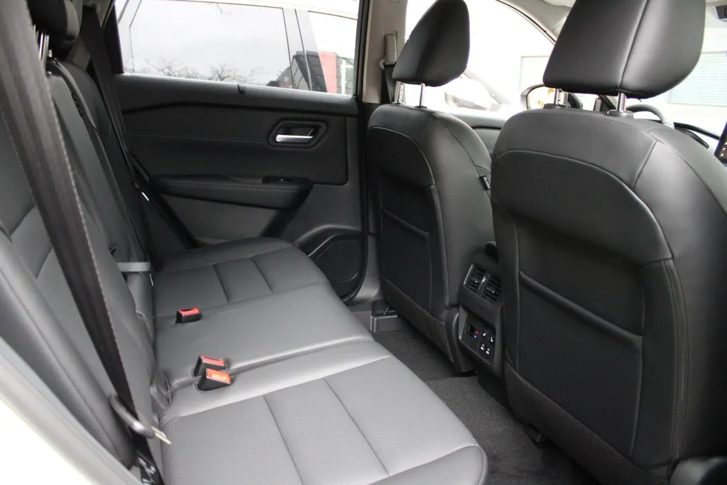 Nissan X-Trail 1.5 e-4orce N-Trek 4WD 7 persoons | €5.500,= VOORRAAD KORTING |