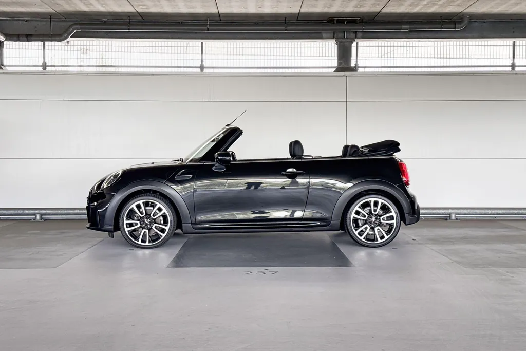 MINI Cooper Cabrio 1.5 Cooper John Cooper Works