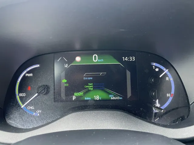 Toyota Yaris Cross 1.5 Hybrid Dynamic | Parkeersensoren V+A | Stuur en Stoelverwarm
