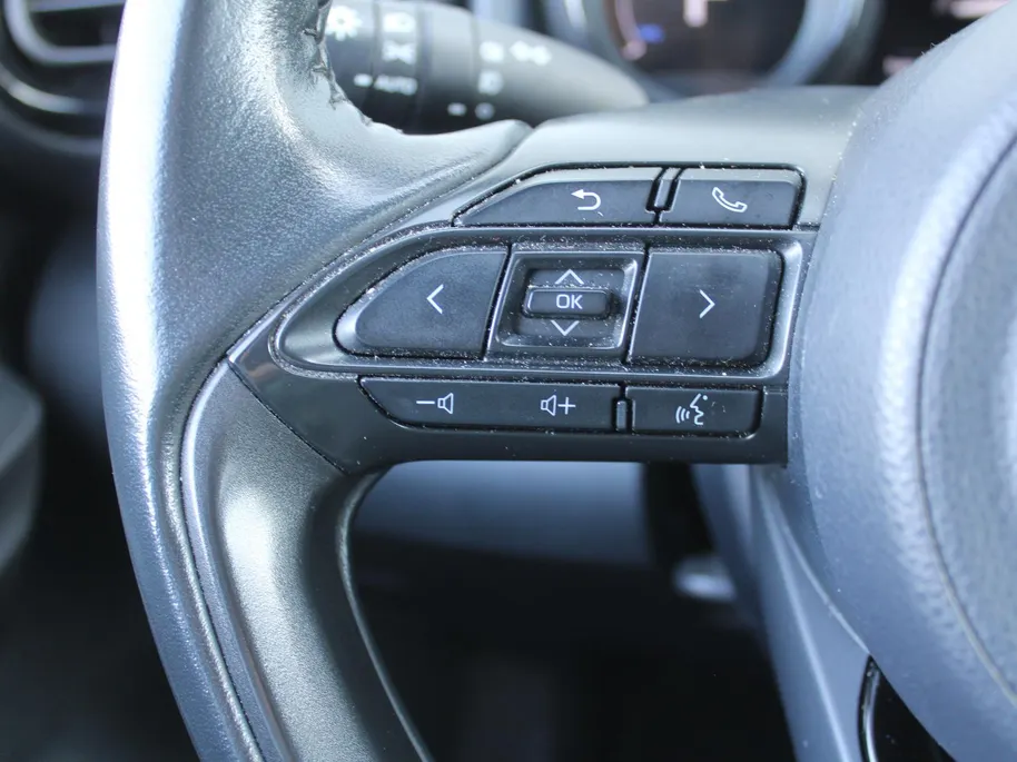 Toyota Yaris 1.5 Hybrid Launch Edition | 17' LM | Clima | Cruise adapt.| PDC V+A | Camera | HUD | Keyless | Navi | 1e eigenaar |