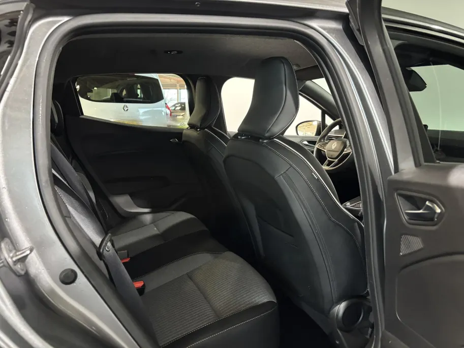 Renault Clio 145PK E-Tech Full Hybrid Techno Automaat | Digital Cockpit | 9,3' Navi | Climate Control | Apple CarPlay/Android Auto | Camera | Cruise Control | Armsteun | Lichtmetalen Velgen |