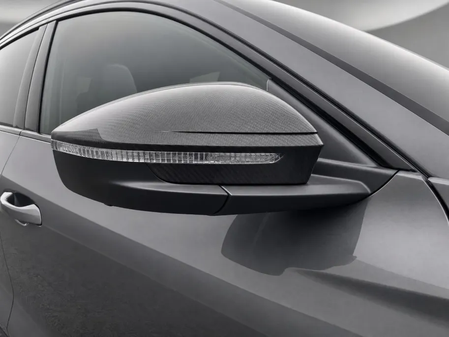 Audi Q6 e-tron S edition 306pk performance 100 kWh · Panoramadak · Luchtvering · Trekhaak · 360 Camera · Warmtepomp · Head-Up · Elek. Voorstoelen · 21'' Inch · 24-11-2030 of 100.000km