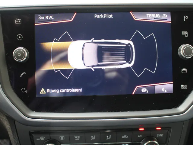 SEAT Arona 1.0 TSI Style Business Intense Navigatie | Camera | Climate Control | Inklapbare buitenspiegels