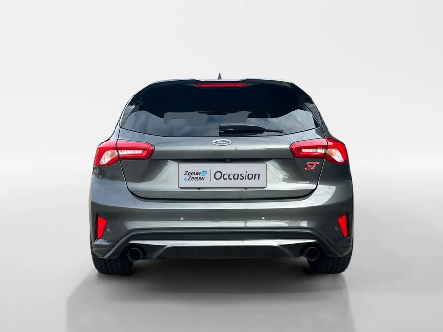 Ford Focus 2.3 EcoBoost ST-3 | 280 PK | Launch control | Recaro stoelen | 19' inch lichtmetalen velgen | Apple carplay & Android auto | Parkeersensor voor en achter | Achteruitrijcamera | Bang & Olufsen audio | Winter pack | Cruise control | Bovag garantie |