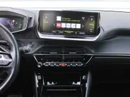Peugeot 208 1.2 PureTech GT Pack | Stoelverwarming | Pano dak | Camera | Cruise adapt. | Dodehoek detectie | 17' LM | Navi | Clima | Leer/alcantara sportstoelen |