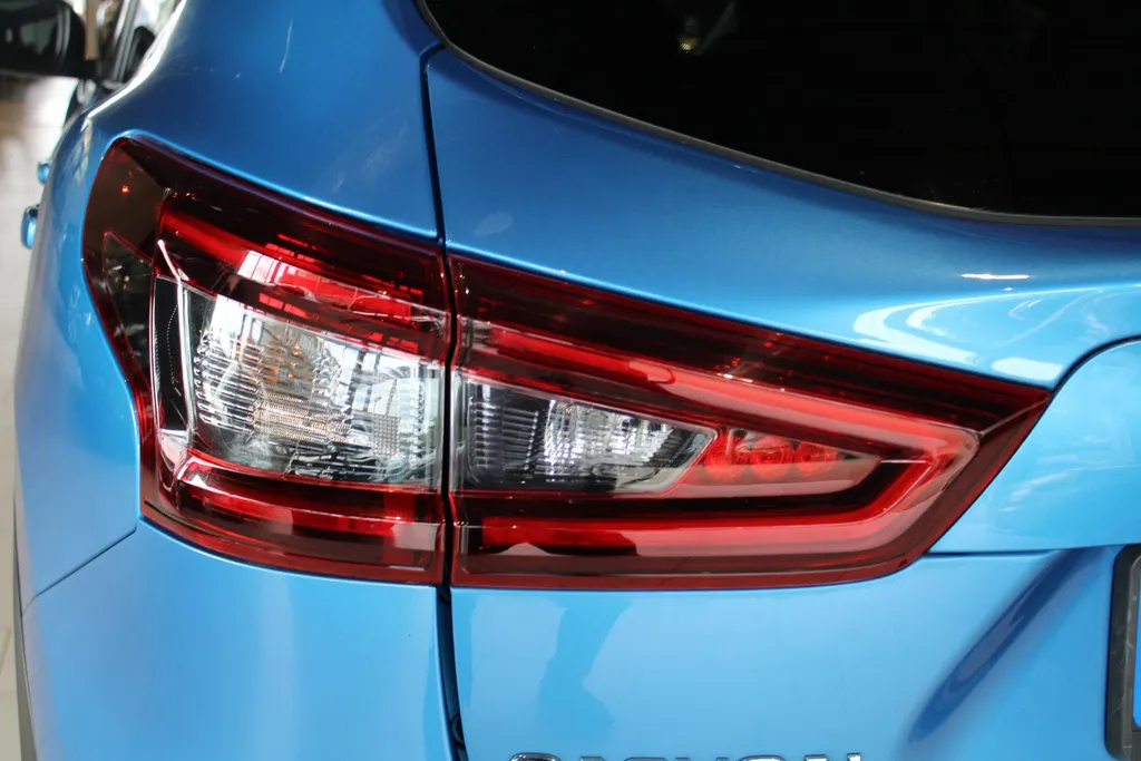 Nissan QASHQAI 1.3 DIG-T Design Edition | Trekhaak | Navigatie | 360grd camera | Zeer nette auto | pdc voor en achter | Climate controle | Cruise controle | Dealer onderhouden | I-key |