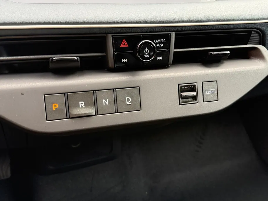 Nissan Leaf Evolve 75 kWh | NISSAN MORE 10 JAAR GARANTIE | 622 KM WLTP | 2500 EURO INRUILPREMIE | SNEL RIJDEN | BOSE | RONDOM CAMERA | CARPLAY |