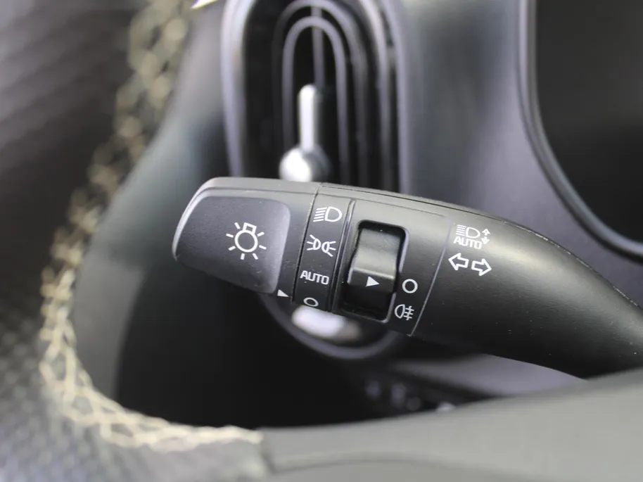 Kia Picanto 1.0 DPI GT-Line | Schuid-/kanteldak | Stuur-/stoelverwarming | Navi | Clima | Cruise | Camera | Leer | 16' LM | LED | Keyless |