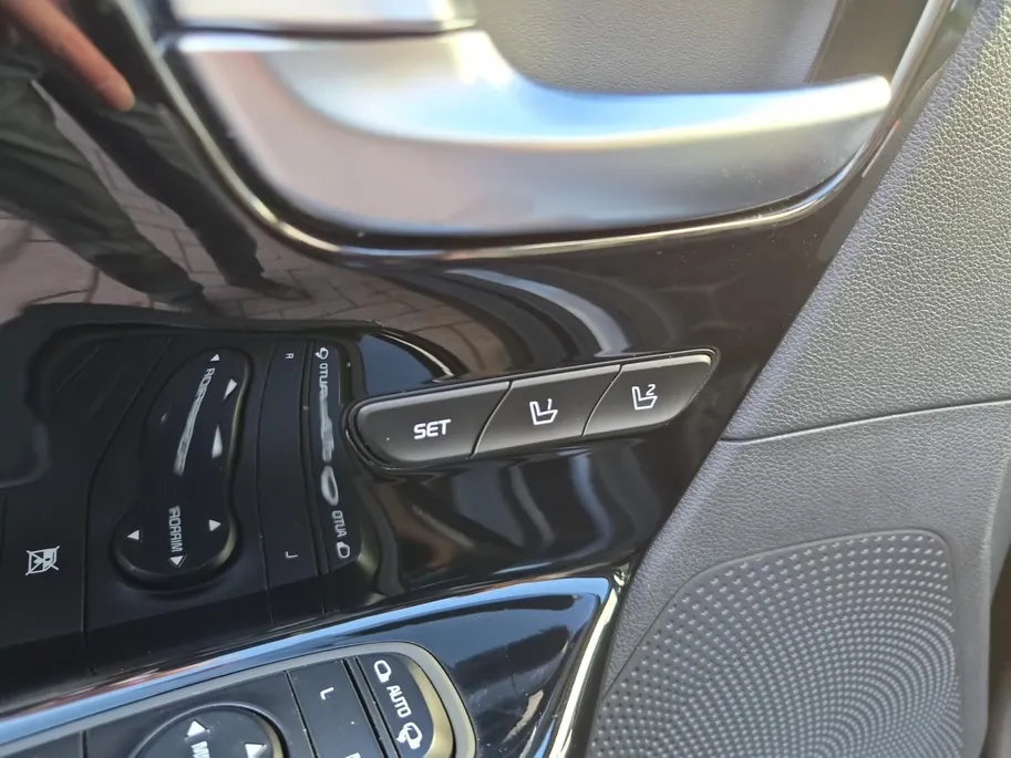 Kia e-Niro DynamicPlusLine 64 kWh | Accu 99,5 % | 3 Fase laden | 1e Eigenaar | Dealer onderhouden | Stoelverwarming | Schuif-/kanteldak | Fabrieksgarantie t/m 24-08-2029 + 3x 1 jaar |  NAP |