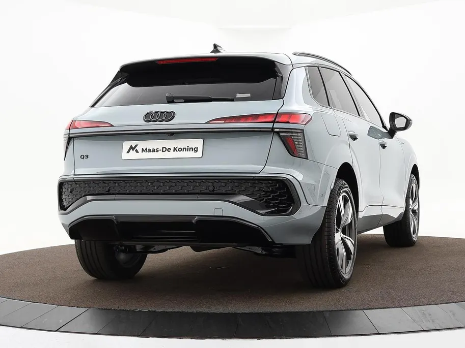 Audi Q3 1.5 200kW e-hybrid S edition 272 PK · Tech plus · Lederen bekleding · Trekhaak elek. wegklapbaar