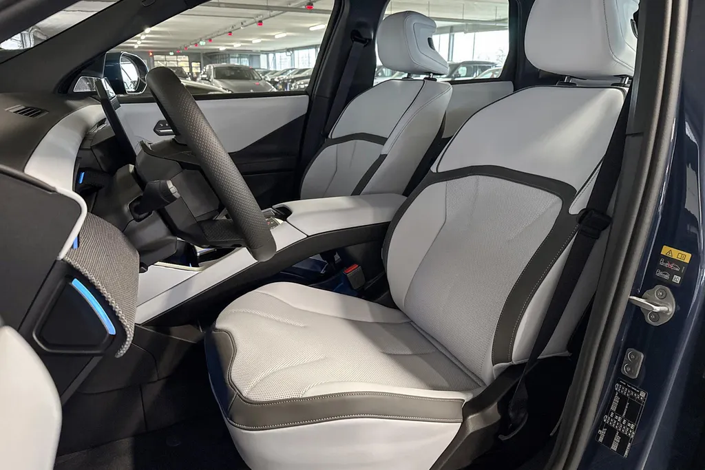 BMW iX3 50 xDrive 113 kWh