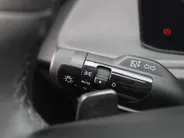 Kia EV6 Air 84 kWh | Stuur-/stoelverwarming | Camera | Cruise adapt. | Telefoonlader | Clima | Navi | 19' LM | LED | Apple Carplay/Android Auto |