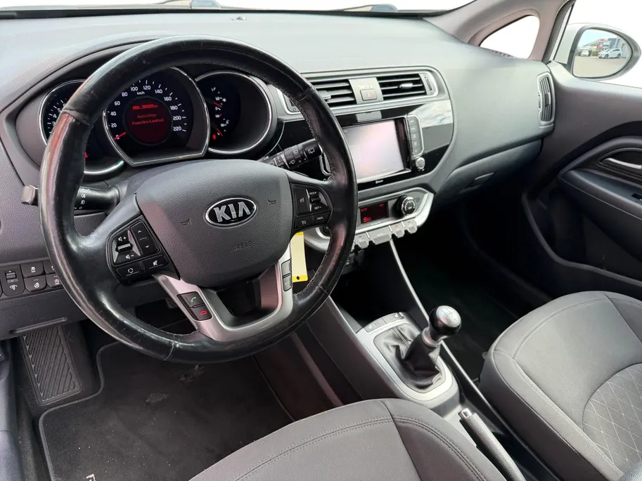 Kia Rio 1.2 CVVT ExecutiveLine Navigatie| Stoel verwarming| Camera| Lichtmetalen velgen| donker getint glas| Climate Control