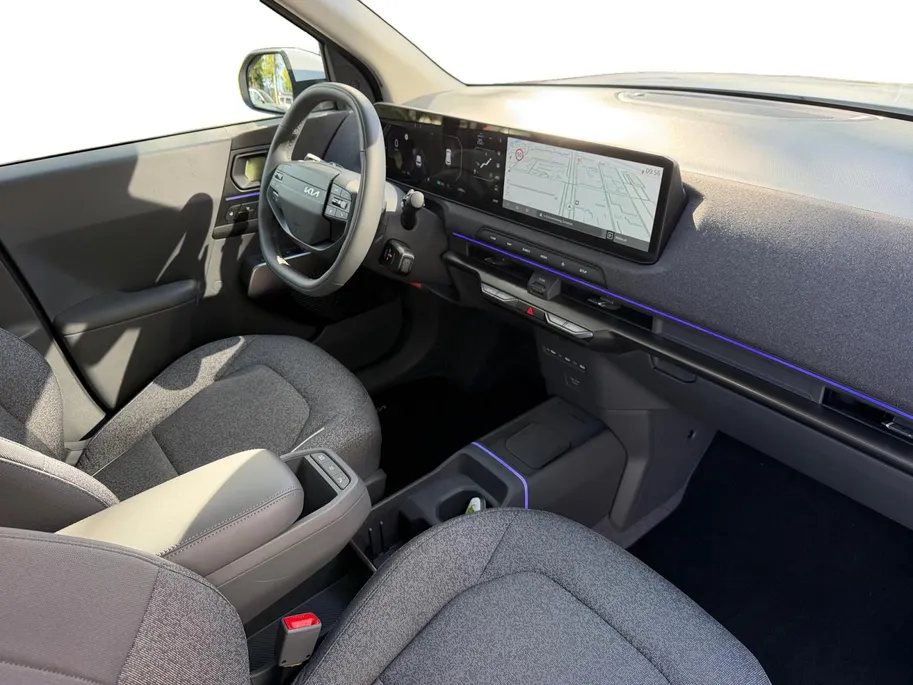Kia EV2 Plus Advanced 42.2 kWh STOEL & STUURVERWARMING | PANORAMADAK | ELEKTRISCHE STOELVERST | RESTERENDE FABRIEKSGARANTIE TM 2036