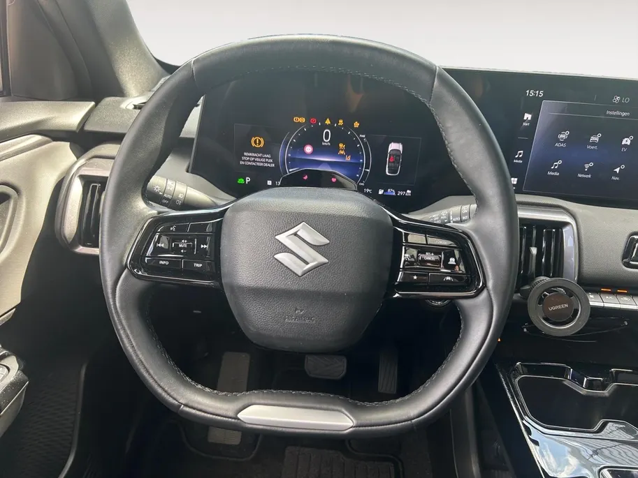 Suzuki e Vitara Style 61 kWh | Apple Carplay/Android Auto | electronic climate controle | 360 Parkeercamera | Panorama dak | Stoelverwarming |