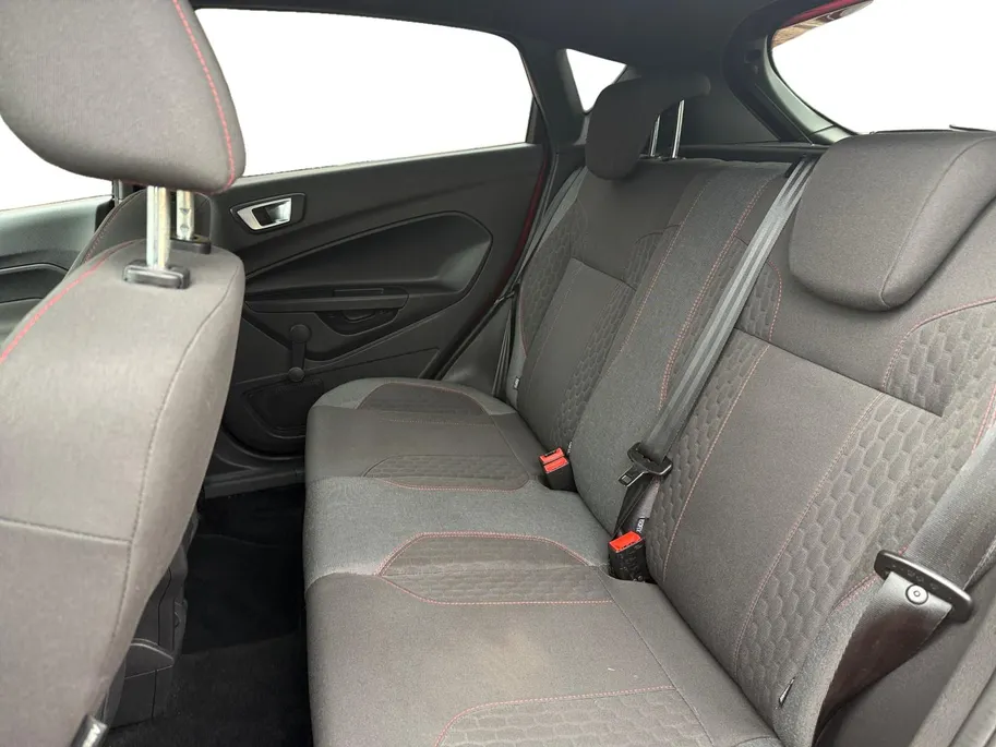 Ford Fiesta 1.0 EcoBoost ST Line | 1ste Eigenaar Volledig Dealeronderhouden | Parkeersensoren achter | Cruise Control | Navigatiesysteem |