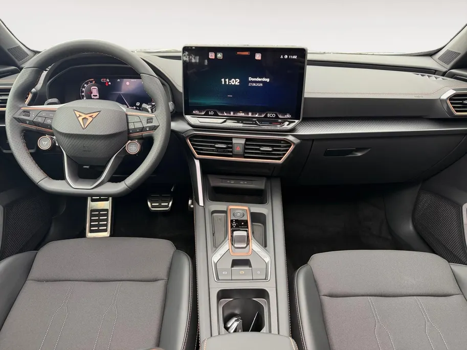 CUPRA Formentor 1.5 TSI e-Hybrid Business | Panoramadak | Stuur verwarming etc! | Trekhaak | Super compleet en helemaal nieuw!