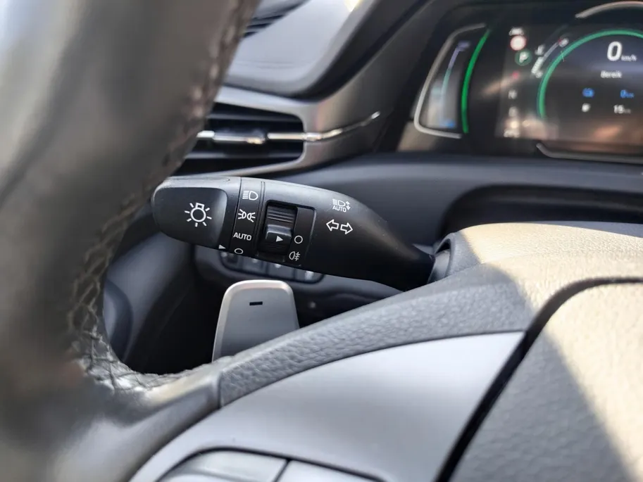 Hyundai IONIQ 1.6 GDi PHEV Premium | schuif/kanteldak | Zeer zuinig | Vol opties | NU Rijklaarprijs! Incl.12 Maanden, APK, Onderhoudsbeurt etc! Premiumpakket gratis!