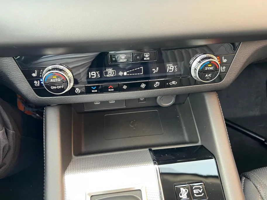 Mitsubishi Outlander 2.4 PHEV Instyle € 5.000 euro korting eigen voorraad| 8 jaar garantie| Snel leverbaar | Totaalprijs op is op.m26
