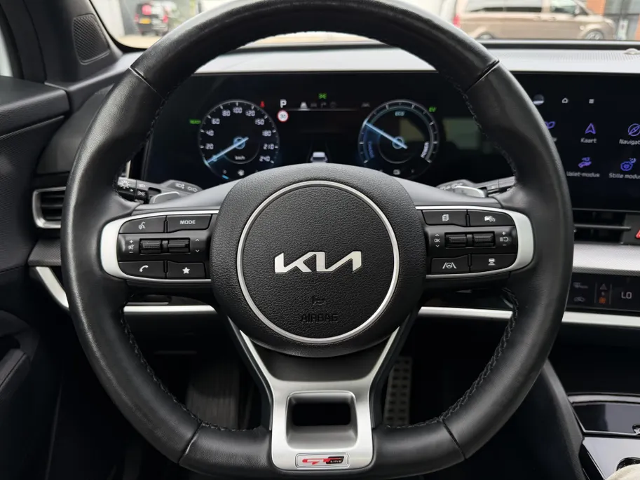 Kia Sportage 1.6 T-GDi Hybrid GT-PlusLine | Apple Carplay/ Android Auto | Navigatiesysteem | Licht + Regensensor | Stoelverwarming + Stoelkoeling | Stuurverwarming | Elektrisch Verstelbare Voorstoelen | Geheugen op Bestuurdersstoel | Elektrisch Schuif / Kanteldak | El